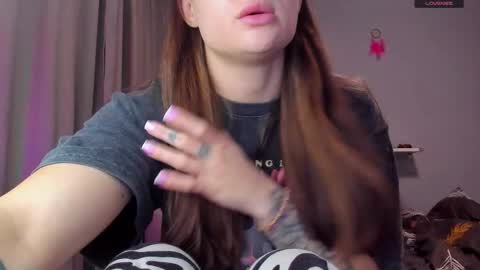 Snapshot of _lorra chatting on 09.26.25 _lorra online show from 09.26.25