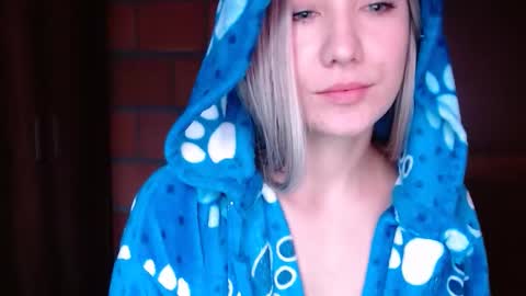 _lunablondie_ online show from 02.04.25