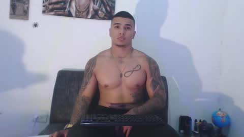 Snapshot of _luxury_23 chatting on 02.26.25 STIVEN online show from 02.26.25