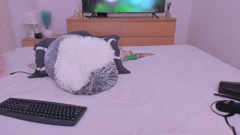 Lynna online show from 02.02.25