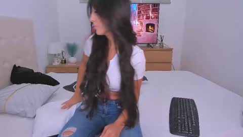 Lynna online show from 09.25.25