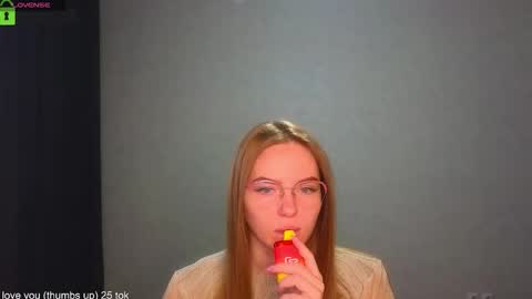 Snapshot of _lysafeta_ chatting on 10.24.25 Welcome guys Pleasure to see you all here My name is Lysafeta and MichaelaTip menu is active Private is open online show from 10.24.25