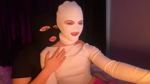 Snapshot of _mafiababes chatting on 02.12.25 Chloe white Rebecca black online show from 02.12.25