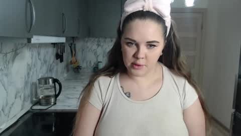 Snapshot of _mamma_mia_ chatting on 12.31.24 Kate online show from 12.31.24