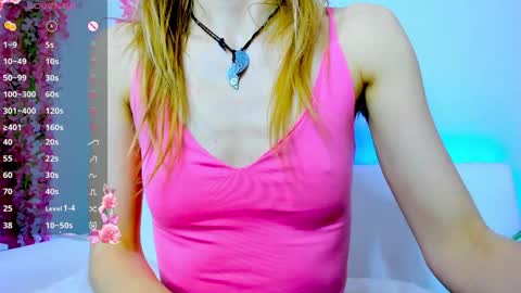Snapshot of _mari_so chatting on 05.13.26 Scarlett online show from 05.13.26