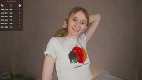 Snapshot of _marvelous_time_ chatting on 09.20.25 Gwen online show from 09.20.25