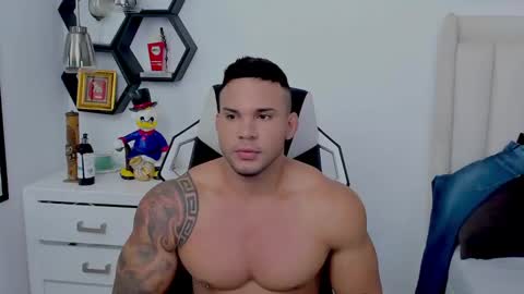 Snapshot of _matthew_santos_ chatting on 12.12.24 _matthew_santos_ online show from 12.12.24