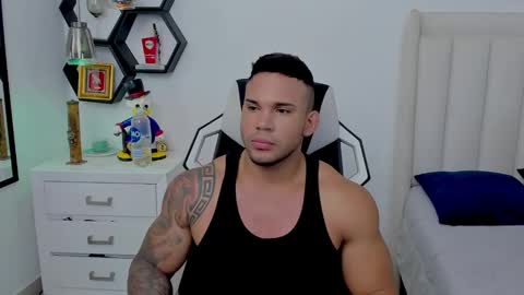 Snapshot of _matthew_santos_ chatting on 12.16.24 _matthew_santos_ online show from 12.16.24