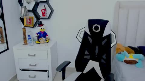 Snapshot of _matthew_santos_ chatting on 12.20.24 _matthew_santos_ online show from 12.20.24