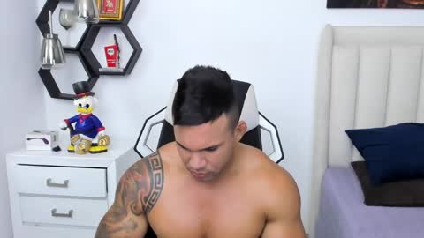 Snapshot of _matthew_santos_ chatting on 01.14.25 _matthew_santos_ online show from 01.14.25