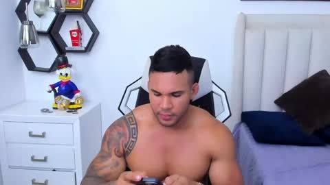 Snapshot of _matthew_santos_ chatting on 01.18.25 _matthew_santos_ online show from 01.18.25