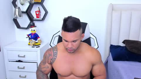 Snapshot of _matthew_santos_ chatting on 01.20.25 _matthew_santos_ online show from 01.20.25