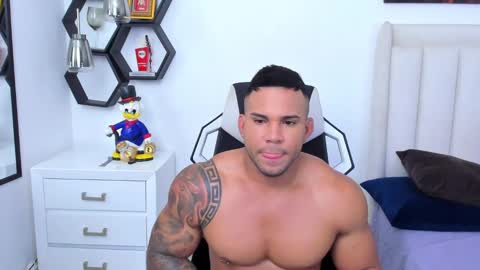 Snapshot of _matthew_santos_ chatting on 01.26.25 _matthew_santos_ online show from 01.26.25