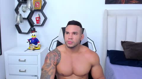 Snapshot of _matthew_santos_ chatting on 01.27.25 _matthew_santos_ online show from 01.27.25