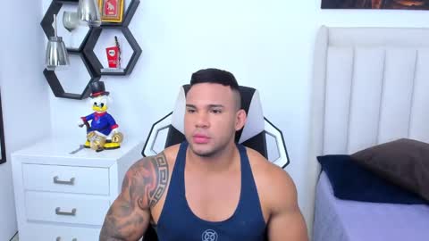 Snapshot of _matthew_santos_ chatting on 01.27.25 _matthew_santos_ online show from 01.27.25