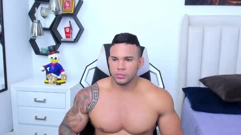 Snapshot of _matthew_santos_ chatting on 01.29.25 _matthew_santos_ online show from 01.29.25