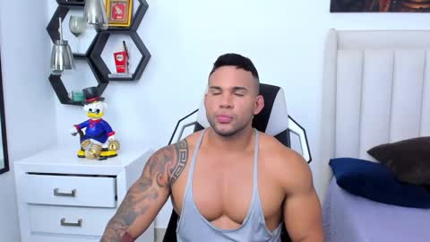 Snapshot of _matthew_santos_ chatting on 01.31.25 _matthew_santos_ online show from 01.31.25