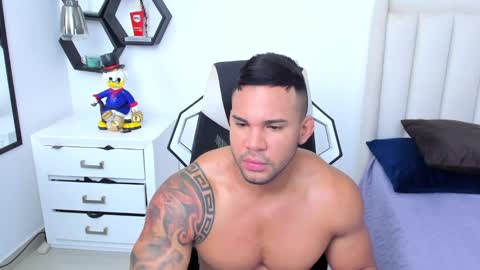 Snapshot of _matthew_santos_ chatting on 02.03.25 _matthew_santos_ online show from 02.03.25