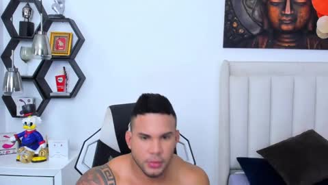 Snapshot of _matthew_santos_ chatting on 02.08.25 _matthew_santos_ online show from 02.08.25