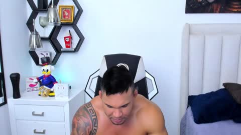 Snapshot of _matthew_santos_ chatting on 02.18.25 _matthew_santos_ online show from 02.18.25