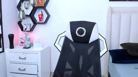 Snapshot of _matthew_santos_ chatting on 02.23.25 _matthew_santos_ online show from 02.23.25