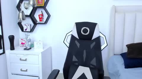 Snapshot of _matthew_santos_ chatting on 02.24.25 _matthew_santos_ online show from 02.24.25