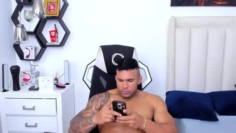 Snapshot of _matthew_santos_ chatting on 03.12.25 _matthew_santos_ online show from 03.12.25