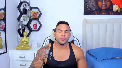 Snapshot of _matthew_santos_ chatting on 10.08.25 _matthew_santos_ online show from 10.08.25