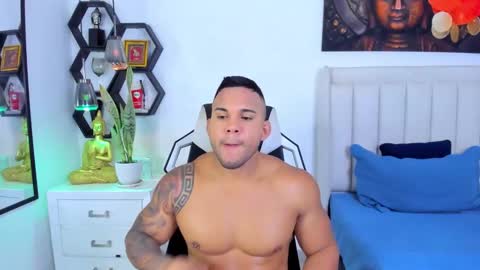 Snapshot of _matthew_santos_ chatting on 10.14.25 _matthew_santos_ online show from 10.14.25