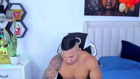 Snapshot of _matthew_santos_ chatting on 10.18.25 _matthew_santos_ online show from 10.18.25