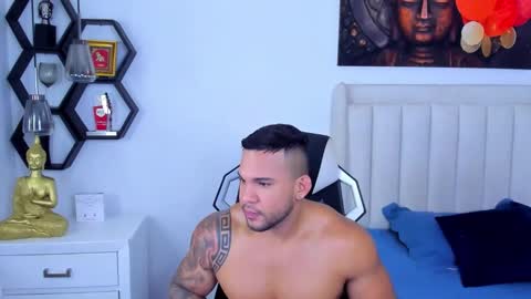 Snapshot of _matthew_santos_ chatting on 11.10.25 _matthew_santos_ online show from 11.10.25