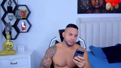 Snapshot of _matthew_santos_ chatting on 11.12.25 _matthew_santos_ online show from 11.12.25