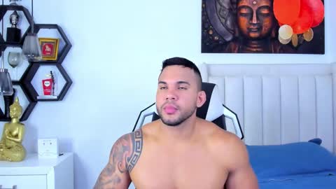 Snapshot of _matthew_santos_ chatting on 11.28.25 _matthew_santos_ online show from 11.28.25