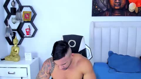 Snapshot of _matthew_santos_ chatting on 12.04.25 _matthew_santos_ online show from 12.04.25