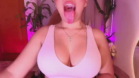 Snapshot of _megan_akbar chatting on 06.22.26 Marce online show from 06.22.26