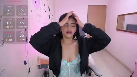 Snapshot of _mia_rouse_18 chatting on 12.06.24 Mia online show from 12.06.24