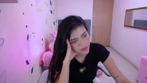 Snapshot of _mia_rouse_18 chatting on 02.05.25 Mia online show from 02.05.25
