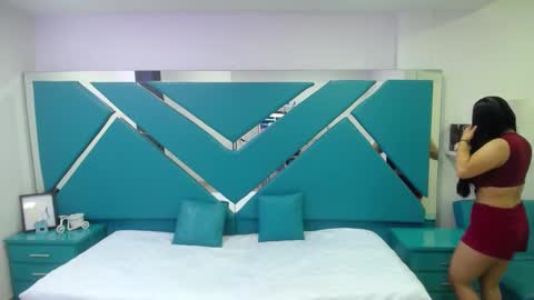 Snapshot of _miaaleon chatting on 12.28.24 Mia online show from 12.28.24