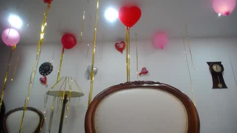 Snapshot of _miaaleon chatting on 02.12.25 Mia online show from 02.12.25