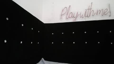 Snapshot of _miaaleon chatting on 02.25.25 Mia online show from 02.25.25