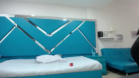 Snapshot of _miaaleon chatting on 02.26.25 Mia online show from 02.26.25