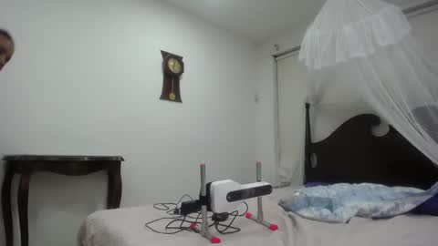 Snapshot of _miaaleon chatting on 03.12.25 Mia online show from 03.12.25