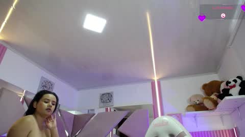 Snapshot of _miaaleon chatting on 09.15.25 Mia online show from 09.15.25