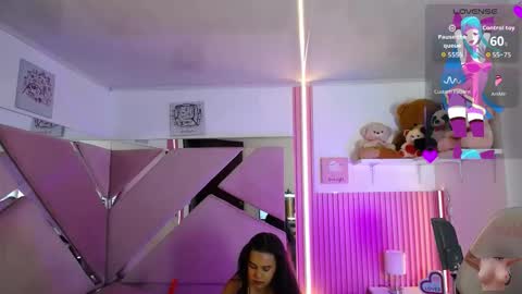 Snapshot of _miaaleon chatting on 10.03.25 Mia online show from 10.03.25