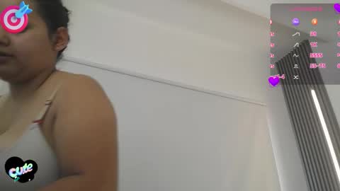 Snapshot of _miaaleon chatting on 10.04.25 Mia online show from 10.04.25