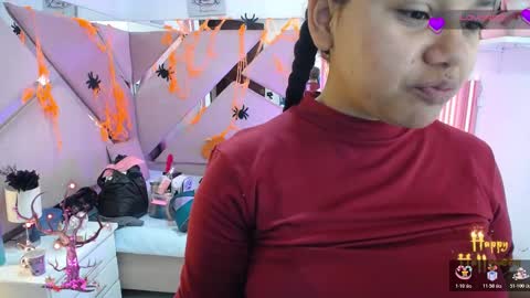 Snapshot of _miaaleon chatting on 10.22.25 Mia online show from 10.22.25