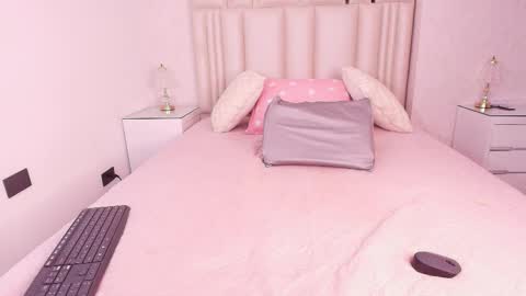 Mia  online show from 03.18.26