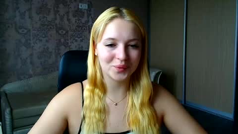 Snapshot of _mila_la_ chatting on 06.13.26 Melanie online show from 06.13.26
