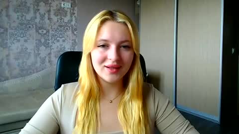 Snapshot of _mila_la_ chatting on 06.25.26 Melanie online show from 06.25.26