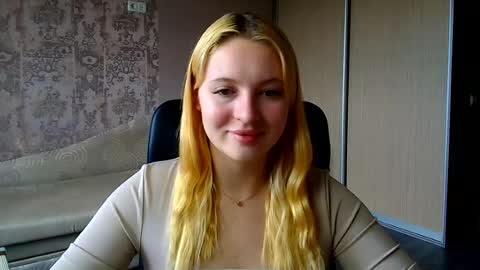 Snapshot of _mila_la_ chatting on 07.10.26 Melanie online show from 07.10.26